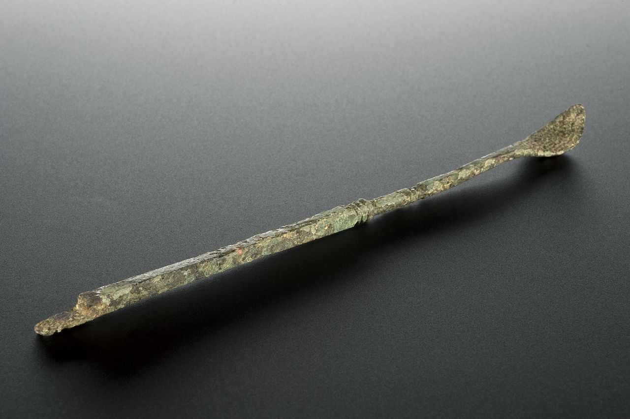 curette en bronze.jpg