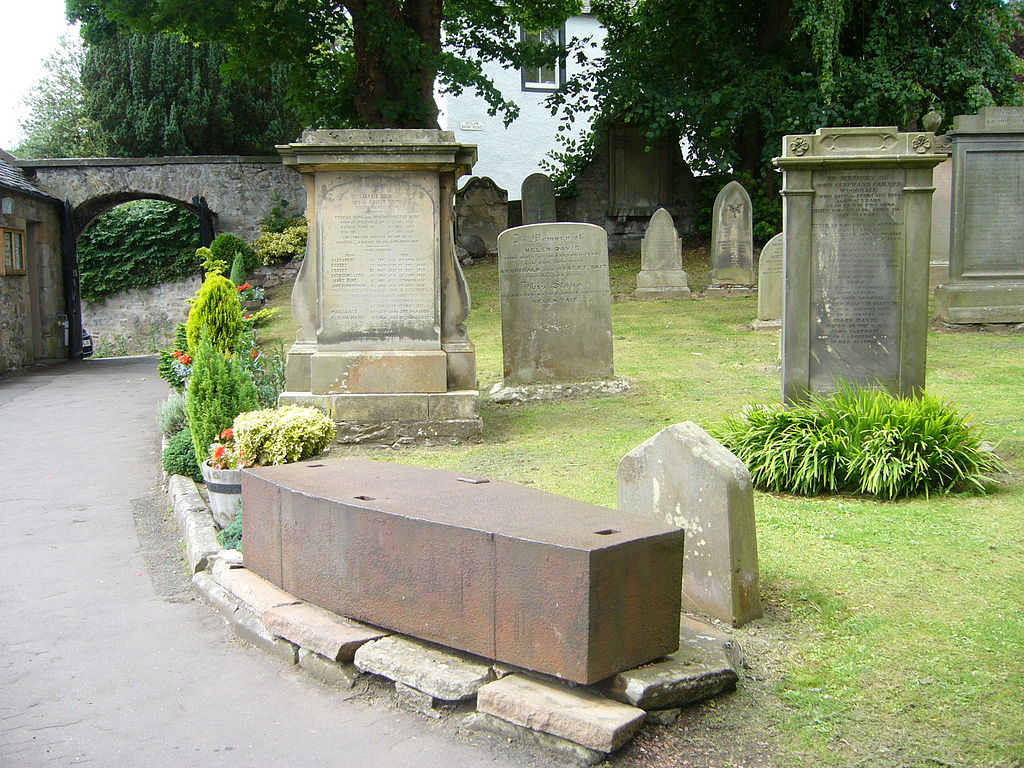 1024px-Mortsafe_in_Colinton_..